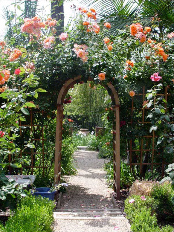 Садовая арка из подручных материалов